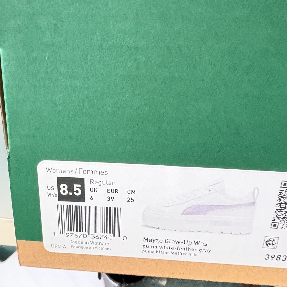 Puma White and Gray Sneakers for Everyday Style